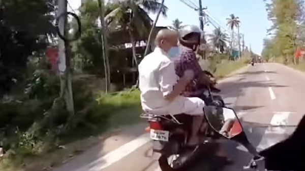 அடக்கடவுளே... வேண்டுமென்றே பைக்கின் மீது மோதிய கேரள இளைஞர்கள்... காரணம் தெரிந்தால் கடுப்பாயிருவீங்க