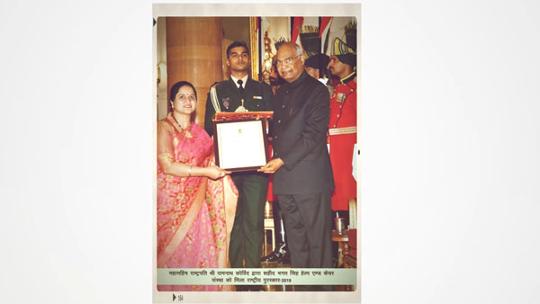 சொந்த செலவில் இலவச ஆம்புலன்ஸ் சேவை... அரசால் செய்ய முடியாததை மக்களுக்கு வழங்கி வரும் கணவன்-மனைவி... 