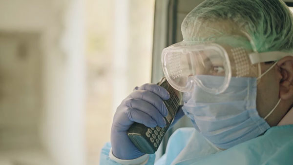 சொந்த செலவில் இலவச ஆம்புலன்ஸ் சேவை... அரசால் செய்ய முடியாததை மக்களுக்கு வழங்கி வரும் கணவன்-மனைவி... 