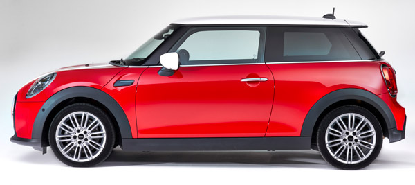 மறைப்பு எதுவுமில்லாமல் இந்தியாவில் காட்சிதந்த 2021 மினி 3-கதவு ஹேட்ச்பேக்!! அறிமுகம் எப்போது?