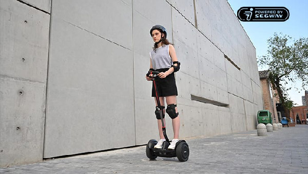 அந்த பக்கம், இந்த பக்கம் சாயாத இரு சக்கர மின் வாகனம்... ஸ்டியரிங் வீல் வசதியுடன் அறிமுகம்... அந்த பக்கம், இந்த பக்கம் சாயாத இரு சக்கர மின் வாகனம்... ஸ்டியரிங் வீல் வசதியுடன் அறிமுகம்...