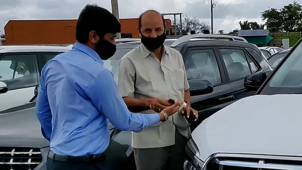 முகத்துல அப்படி ஒரு சந்தோஷம்... ஹூண்டாய் கிரெட்டாவை பரிசளித்து தந்தையை திக்குமுக்காட வைத்த மகன்...