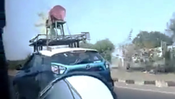 டாடா நெக்ஸான் எலக்ட்ரிக் காருக்கு உண்டான மரியாதையே போச்சு!! குஜராத்தில் என்ன செஞ்சிருக்காங்கனு பாருங்க...