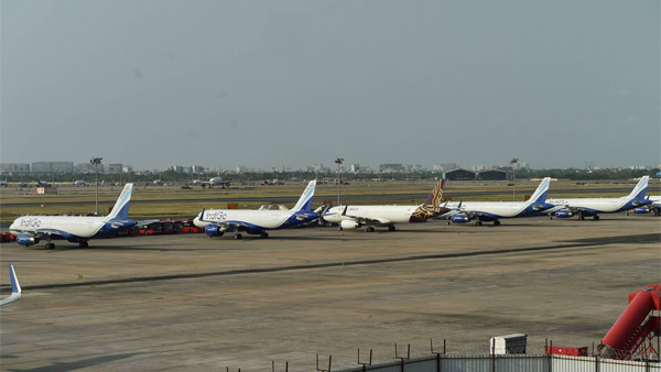 பாத்து சூதானமா ஏறுங்க... விமானங்களில் இன்ஜின் எங்கு அமைந்திருந்தால் உயிருக்கு பாதுகாப்பு தெரியுமா?