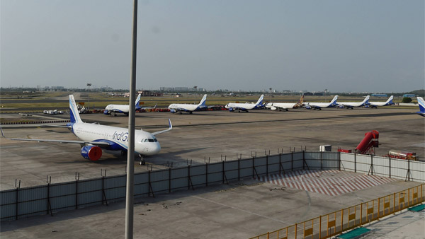 பாத்து சூதானமா ஏறுங்க... விமானங்களில் இன்ஜின் எங்கு அமைந்திருந்தால் உயிருக்கு பாதுகாப்பு தெரியுமா?