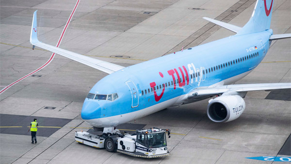 பாத்து சூதானமா ஏறுங்க... விமானங்களில் இன்ஜின் எங்கு அமைந்திருந்தால் உயிருக்கு பாதுகாப்பு தெரியுமா?