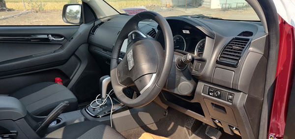 மீண்டும் சோதனை ஓட்டத்தில் பிஎஸ்6 இசுஸு டி-மேக்ஸ் வி-க்ராஸ் எஸ்யூவி!! டீசல் என்ஜின் உடன் தயாராகிறது...