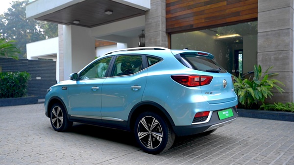 புதிய எம்ஜி கார்களை புக்கிங் செய்த வாடிக்கையாளர்களுக்கு ஒரு முக்கிய செய்தி!