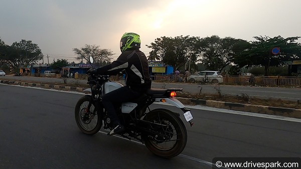 என்னென்ன வசதிகள் கூடுதலாக வழங்கப்பட்டுள்ளது தெரியுமா? 2021 ராயல் என்பீல்டு ஹிமாலயன் ரிவியூ!