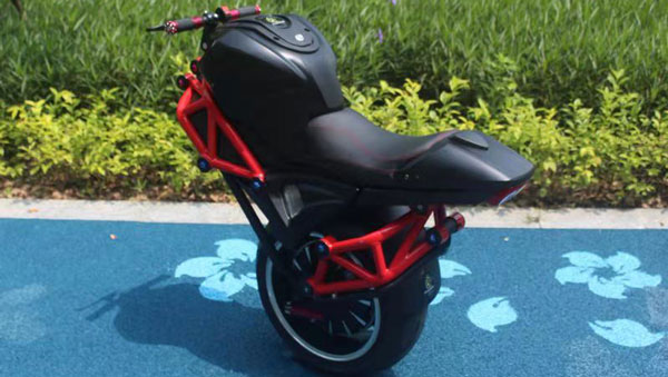 ஒரே ஒரு வீலுடைய மின்சார பைக்... விலையை கேட்ட தலை தெறிக்க ஒடுவீங்க... இது எந்த நாட்டு தயாரிப்பு தெரியுமா?