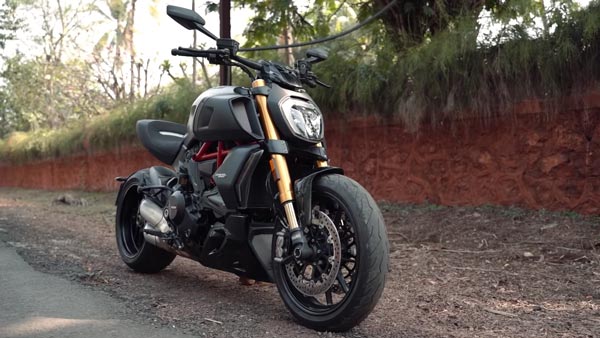 இங்கு நிற்பது நல்லது அல்ல!.. சீக்கிரம் கிளம்புங்க!.. அறிவுரை கூறிய கிராம வாசியிடம் பொங்கிய இளம்பெண்... வீடியோ!!