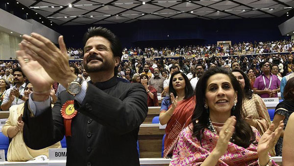 மிகவும் விலை உயர்ந்த மெர்சிடிஸ் பென்ஸ் காரை வாங்கிய பிரபல நடிகர்... காரணம் உங்கள் மனதை உருக வைக்கும்...