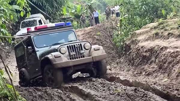 காட்டு வழி பாதையில் முதல்வரின் மிகவும் சவாலான பயணம்!! எதற்காகனு தெரிஞ்சா இன்னும் ஆச்சிரியப்படுவீங்க!