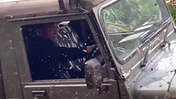 காட்டு வழி பாதையில் முதல்வரின் மிகவும் சவாலான பயணம்!! எதற்காகனு தெரிஞ்சா இன்னும் ஆச்சிரியப்படுவீங்க!