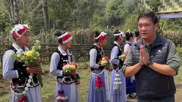 காட்டு வழி பாதையில் முதல்வரின் மிகவும் சவாலான பயணம்!! எதற்காகனு தெரிஞ்சா இன்னும் ஆச்சிரியப்படுவீங்க!