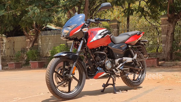 வெள்ளை நிறம் மட்டுமில்லங்க, புதிய சிவப்பு நிறத்திலும் 2021 பஜாஜ் பல்சர் 150!! உங்களது சாய்ஸ் எது?