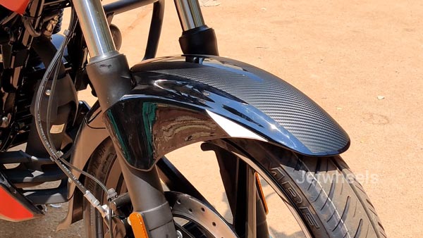 வெள்ளை நிறம் மட்டுமில்லங்க, புதிய சிவப்பு நிறத்திலும் 2021 பஜாஜ் பல்சர் 150!! உங்களது சாய்ஸ் எது?