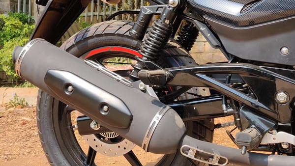 கருப்பு நிறத்தில் பஜாஜ் பல்சர் 220எஃப் பைக்கை வாங்கியது போதும்!! விரைவில் புதிய வெள்ளை நிறத்தில் அறிமுகமாகிறது