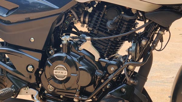 கருப்பு நிறத்தில் பஜாஜ் பல்சர் 220எஃப் பைக்கை வாங்கியது போதும்!! விரைவில் புதிய வெள்ளை நிறத்தில் அறிமுகமாகிறது