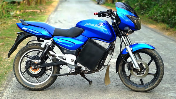 அருமை... ரொம்ப பழைய பல்சர் பைக்கை மின்சார வாகனமாக மாற்றிய இளைஞர்கள்... அட சட்டுனு மாத்திட்டாங்களே...