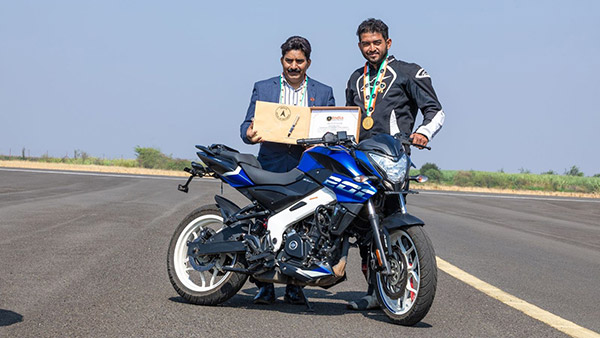 வீலிங்கில் புதிய இந்திய சாதனை படைத்த பல்சர் என்எஸ்200 பைக்!! பஜாஜின் தயாரிப்பே தயாரிப்பு தான்!