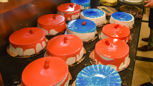 மக்கள் கூட்டம் கூட்டமாக படையெடுக்க போறாங்க... சூப்பரான ஆஃபரை அறிவித்த திருச்சி பேக்கரி... என்னனு தெரியுமா?