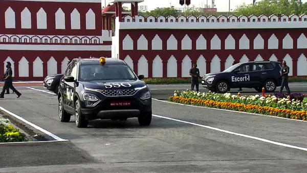 சிஐஎஸ்எஃப் படையில் இணைந்த டாடா சஃபாரி?.. வீரர்களுக்கு இணையாக கம்பீர நடைபோடும் வீடியோ... அட்டகாசமா இருக்கு!!