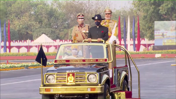 சிஐஎஸ்எஃப் படையில் இணைந்த டாடா சஃபாரி?.. வீரர்களுக்கு இணையாக கம்பீர நடைபோடும் வீடியோ... அட்டகாசமா இருக்கு!!