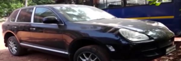 அதிர்ச்சி சம்பவம்... பறிமுதல் செய்யப்பட்ட சொகுசு காரை காவல் துறை அதிகாரிகள் என்ன செய்தார்கள் தெரியுமா?