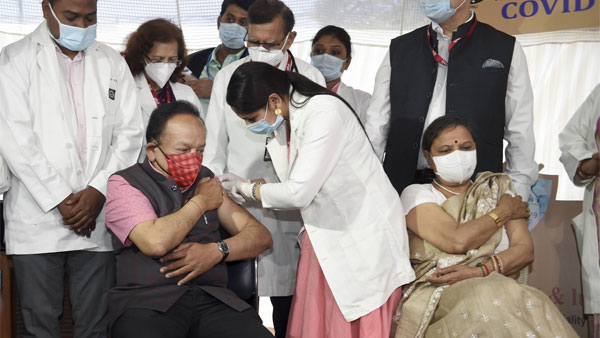 அதிகரிக்கும் தொற்று... கொரோனாவிடம் இருந்து ஊழியர்களை காப்பாற்ற அதிரடி அறிவிப்பு வெளியிட்ட கார் நிறுவனம்... நீங்க ரொம்ப நல்லவங்க!