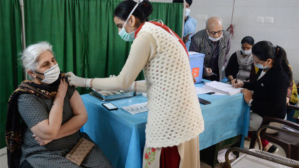 பணியாளர்கள் மட்டுமல்ல அவர்களின் குடும்பத்திற்கும் இலவச வைரஸ் எதிர்ப்பு மருந்து... தரமான அறிவிப்பு வெளியிட்ட டிவிஎஸ்!