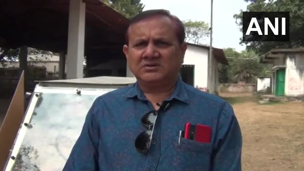 பெட்ரோல், டீசல் என எதுவும் தேவையில்லை... ஆர்டிஓ அதிகாரியையே கவர்ந்த சோலார் வாகனம்... இந்த விவசாயியிக்கு அவார்டே கொடுக்கலாம் போலிருக்கு...