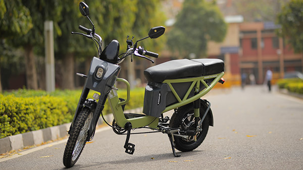 ஒரு கிமீ-க்கு வெறும் 20 பைசா மட்டுமே செலவு!! இண்டர்நெட் வசதி உடன் டெல்லி ஐஐடி-யின் ‘ஹோப்’ எலக்ட்ரிக் ஸ்கூட்டர்