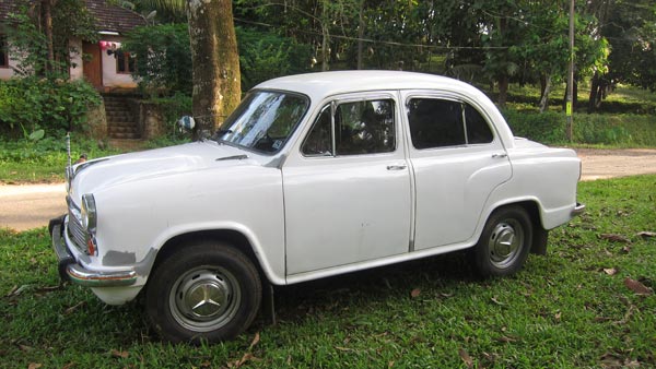 வேட்பு மனு தாக்கல் செய்ய அம்பாசிடர் காரில் வந்த திமுக மாஜி அமைச்சர்... காரணத்தை கேட்டு உருகும் உடன்பிறப்புகள்