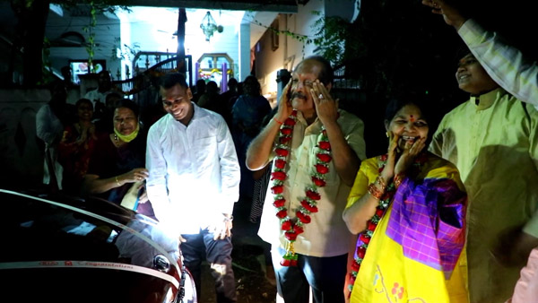 திருமண நாளன்று அசத்தலான பரிசு வழங்கிய பிள்ளைகள்... இந்த தகவல் உங்க பெற்றோர் கண்களில் படாமல் பார்த்துக்கோங்க!