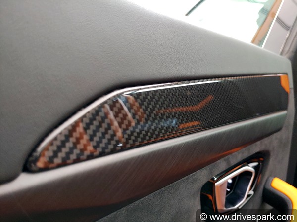 வாங்கினா இப்படி ஒரு சொகுசு காரைதான் வாங்கணும்! முதல் பார்வையிலேயே கண்களை பறித்த சிறப்பு பதிப்பு உருஸ்!!