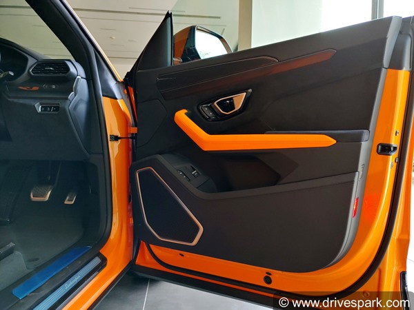 வாங்கினா இப்படி ஒரு சொகுசு காரைதான் வாங்கணும்! முதல் பார்வையிலேயே கண்களை பறித்த சிறப்பு பதிப்பு உருஸ்!!