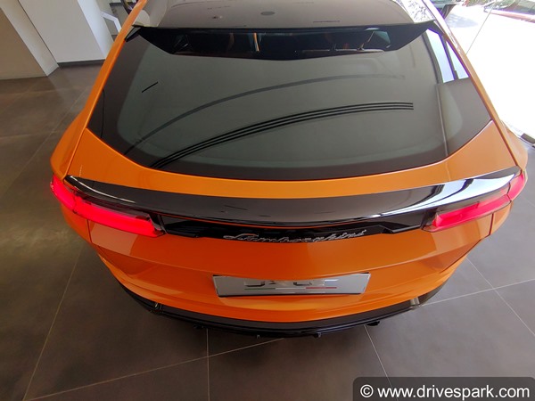 வாங்கினா இப்படி ஒரு சொகுசு காரைதான் வாங்கணும்! முதல் பார்வையிலேயே கண்களை பறித்த சிறப்பு பதிப்பு உருஸ்!!