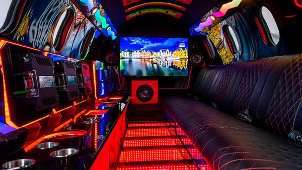 மீண்டும் ஏலத்திற்கு வந்தது உலகின் முதல் ஜெட் விமான வடிவ கார்... 4 வீல்கள் கொண்ட இந்த வாகனத்தில் என்னென்ன வசதிகள் இருக்கு தெரியுமா? மீண்டும் ஏலத்திற்கு வந்தது உலகின் முதல் ஜெட் விமான வடிவ கார்... 4 வீல்கள் கொண்ட இந்த வாகனத்தில் என்னென்ன வசதிகள் இருக்கு தெரியுமா?