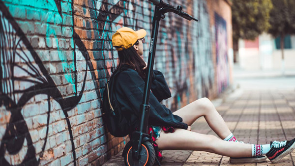 வாகன உற்பத்தியில் களமிறங்கிய லெனோவோ... செல்போனை போல மிக குறைந்த விலையில் மின்சார வாகனம்...