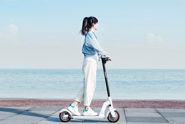 வாகன உற்பத்தியில் களமிறங்கிய லெனோவோ... செல்போனை போல மிக குறைந்த விலையில் மின்சார வாகனம்...