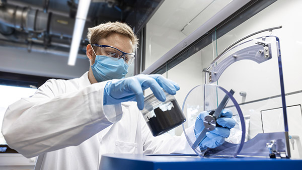  700 கிமீ ரேஞ்ச்... டெஸ்லாவை தூக்கி அடிக்க வரும் புதிய மெர்சிடிஸ் பென்ஸ் எஸ் க்ளாஸ் எலெக்ட்ரிக் கார்!