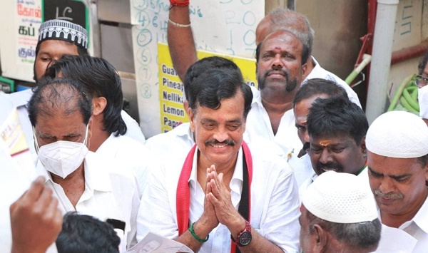 அன்னைக்கு குஷ்பூவை மறந்துட்டீங்களே... இன்னைக்கு பார்த்துடுவோம்!