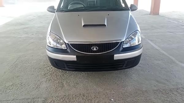 வெறும் 2 கதவுகளுடன் வித்தியாசமான தோற்றத்தில் வலம் வரும் டாடா இண்டிகா கார்!! யாருப்பா அந்த மெக்கானிக்?!