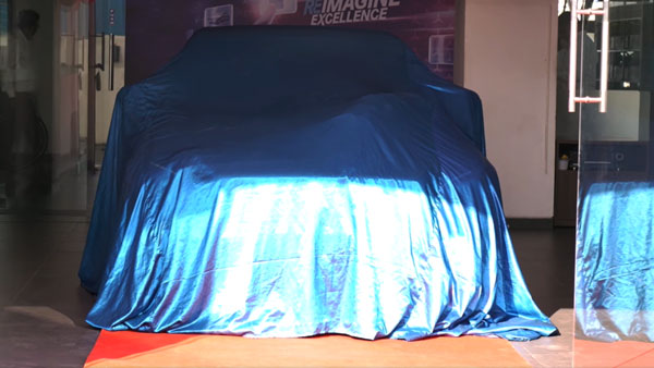 தலை சுற்ற வைக்கும் அதிக விலை கொண்ட சொகுசு காரை வாங்கிய பிரபல நடிகை... யாருனு தெரிஞ்சா மிரண்டுருவீங்க! தலை சுற்ற வைக்கும் அதிக விலை கொண்ட சொகுசு காரை வாங்கிய பிரபல நடிகை... யாருனு தெரிஞ்சா மிரண்டுருவீங்க!