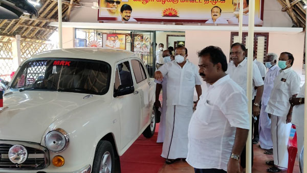 வேட்பு மனு தாக்கல் செய்ய அம்பாசிடர் காரில் வந்த திமுக மாஜி அமைச்சர்... காரணத்தை கேட்டு உருகும் உடன்பிறப்புகள்