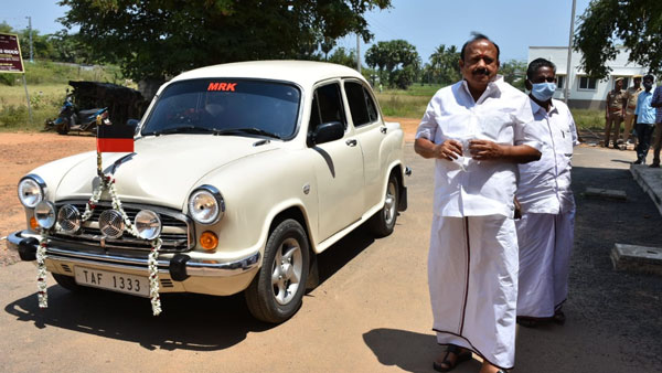 வேட்பு மனு தாக்கல் செய்ய அம்பாசிடர் காரில் வந்த திமுக மாஜி அமைச்சர்... காரணத்தை கேட்டு உருகும் உடன்பிறப்புகள்