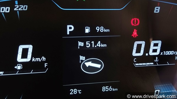 காரில் எரியும் வார்னிங் லைட்கள் உங்களிடம் என்ன சொல்ல வருகின்றன தெரியுமா? இவ்ளோ நாளா அர்த்தம் தெரியாம போச்சே...