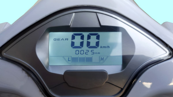 விலை குறைவு, வசதிகள் ஏராளம்... என்னென்ன அம்சங்கள் இருக்கு தெரிஞ்சா நிச்சயம் ஒரு ஸ்கூட்டரை உடனே புக் செய்வீங்க!!