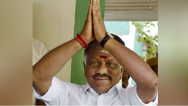 முதல்வரிடம் நிலம் இல்லை, தலைவரிடம் கார் இல்லை... தமிழக தேர்தலில் 'ஸ்டார்' வேட்பாளர்களின் கார்கள் விபரம் குறித்த ருசிகர தகவல்கள்!